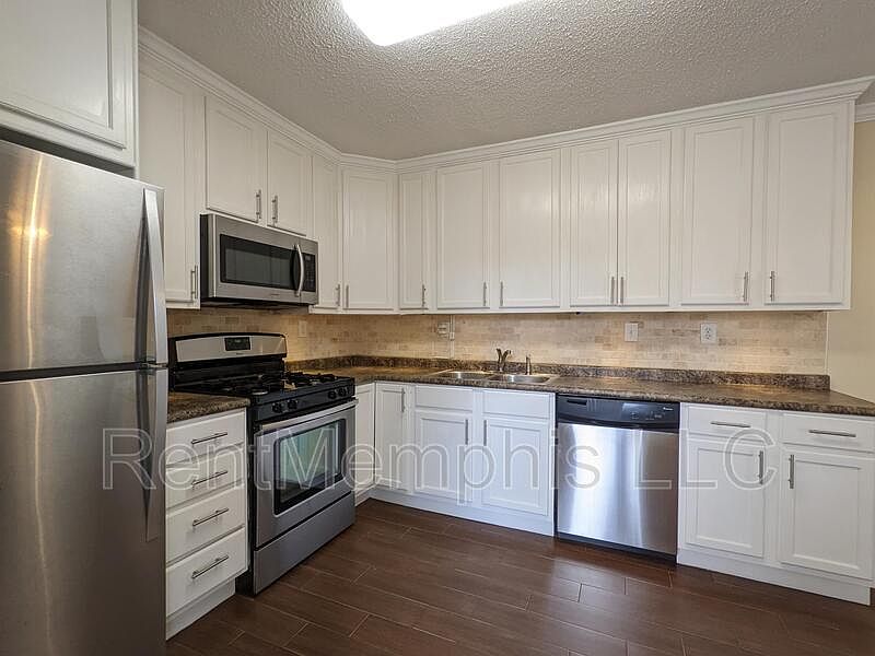 1st image of 358 E Pkwy N APT 6