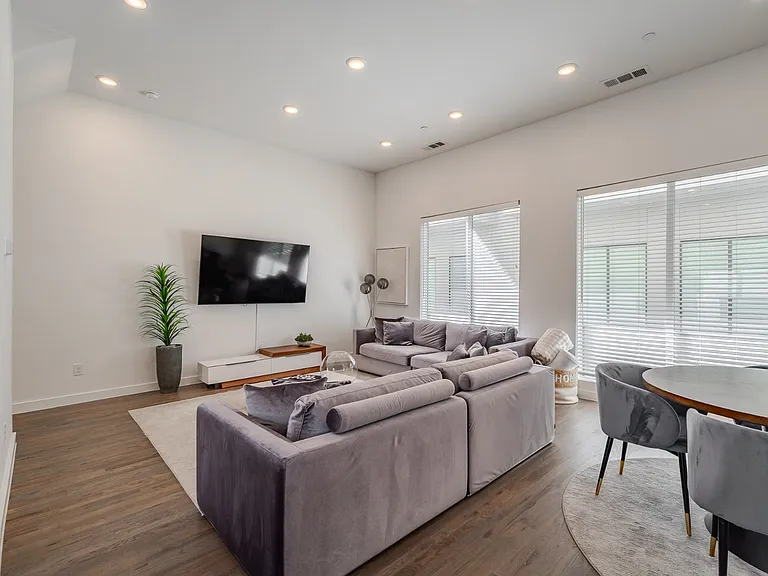 5002 San Jacinto St #106 — Photo 3