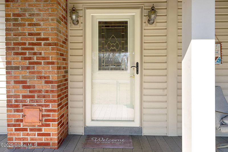 3rd image of 1370 Aquetuck Road