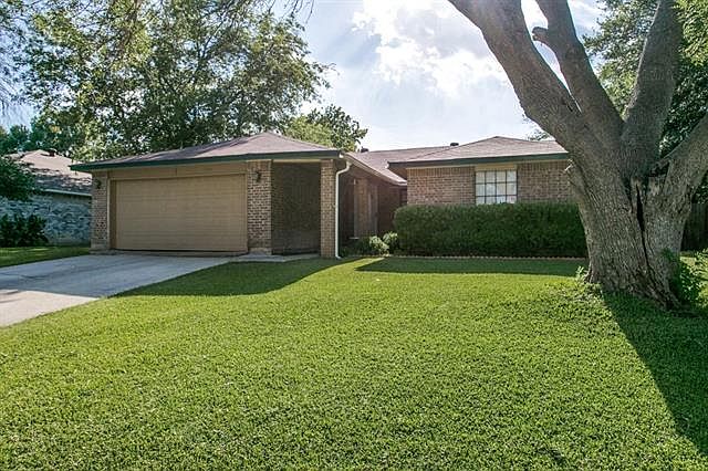 1st image of 404 Goldfinch Dr