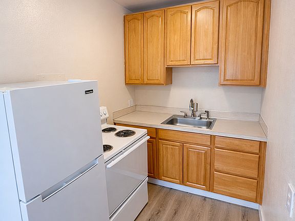 4th image of 241 5th St #33