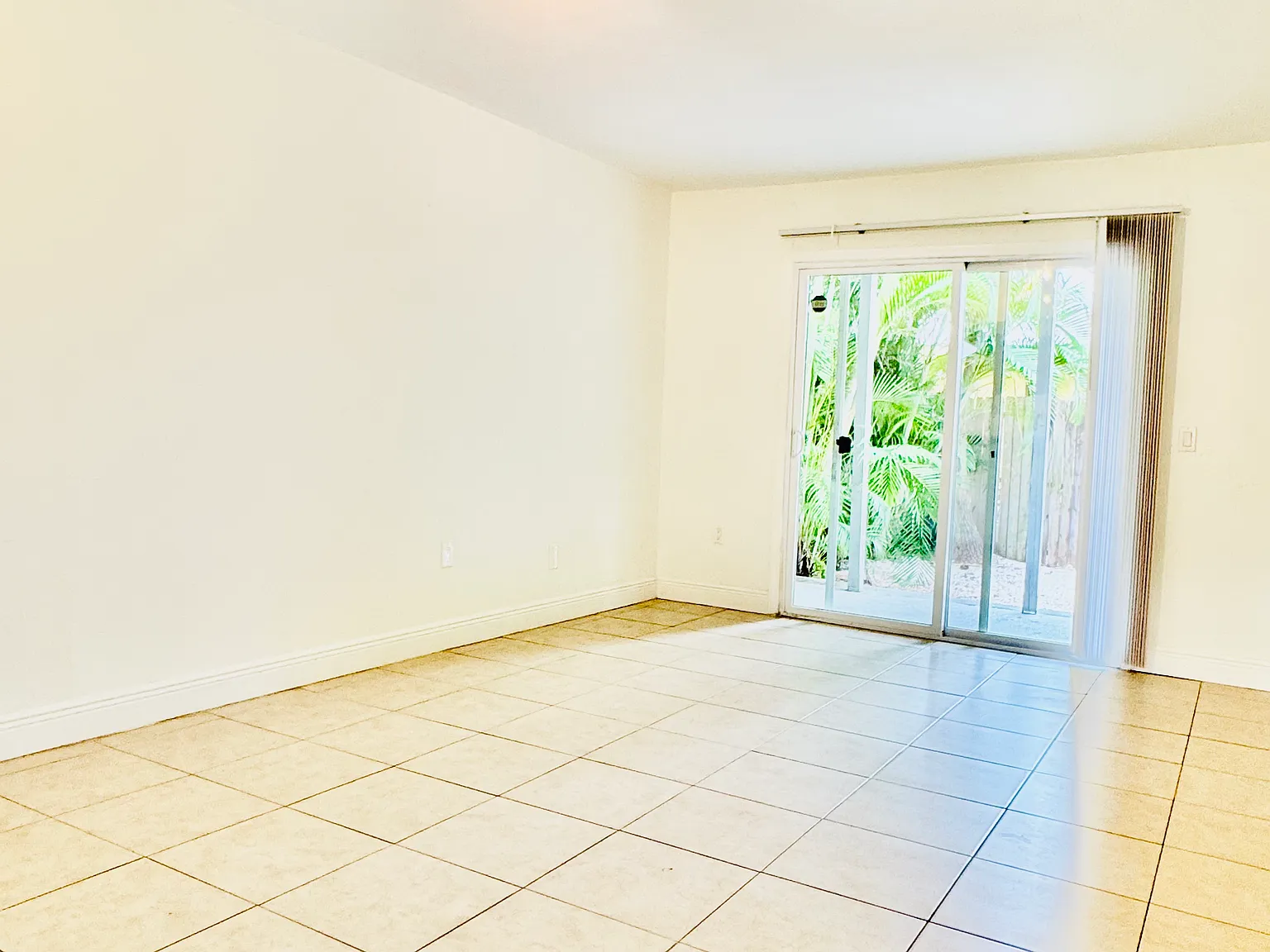2 bed, 1.5 bath, 1025 sqft, $1,695 — Photo 4