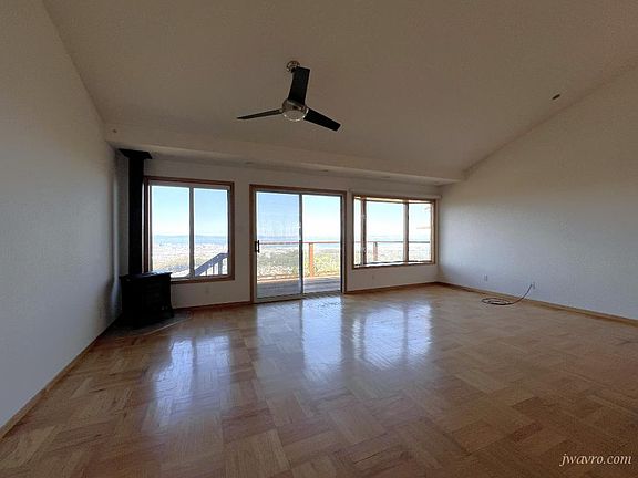 4th image of 136 Lassen Dr