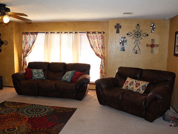 4th image of 302 Willow St