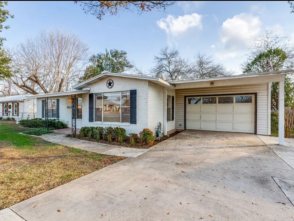 1005 E Blanco Rd