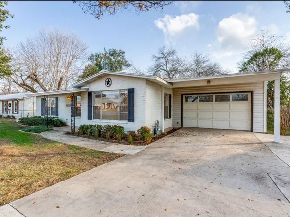 1005 E Blanco Rd, Boerne, TX 78006