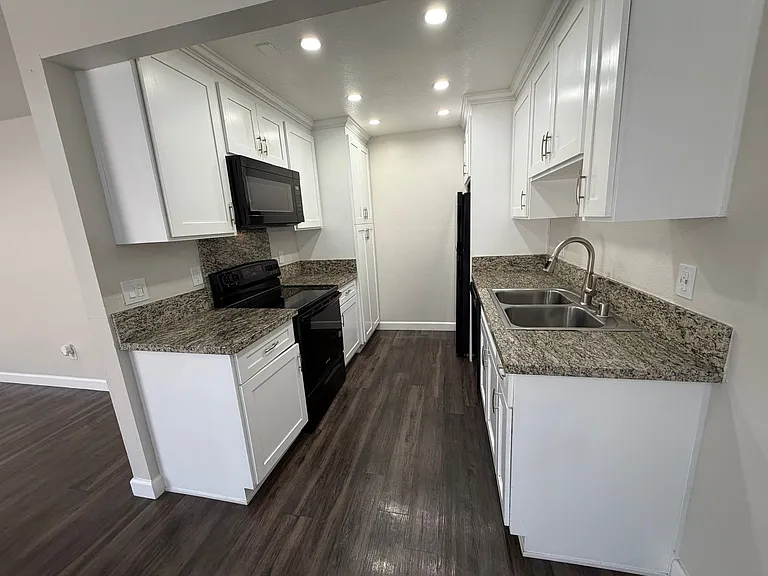 7720 Crescent Ave — Photo 11