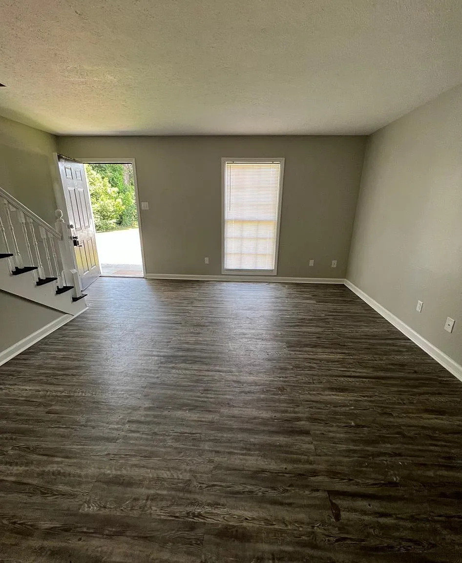 2 bed, 1.5 bath, 1035 sqft, $995 — Photo 4