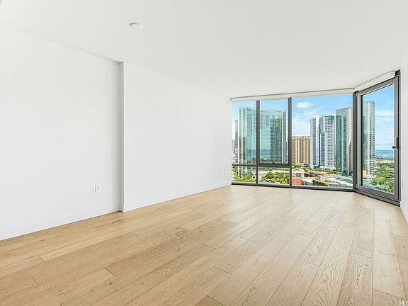 2nd image of 1001 Queen St #1706