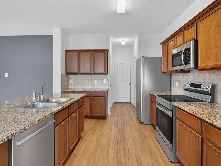 1702 Wild Rye Cir — Photo 2
