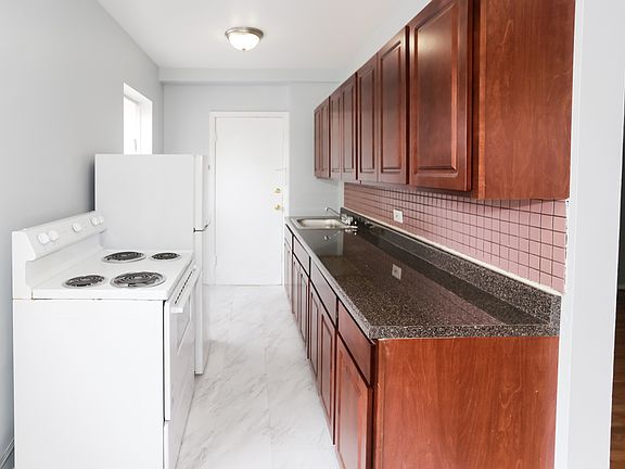 3rd image of 4503 N Malden St APT 1B