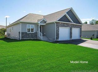 48 Leavery St, Fredericton, NB E3G0L8