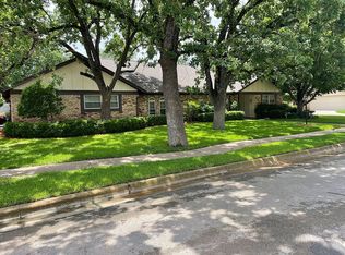 920 Brestol Ct W, Bedford, TX 76021