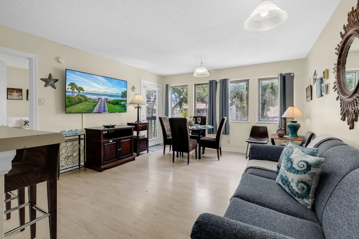 2 bed, 2.0 bath, 731 sqft, $2,761 — Photo 1