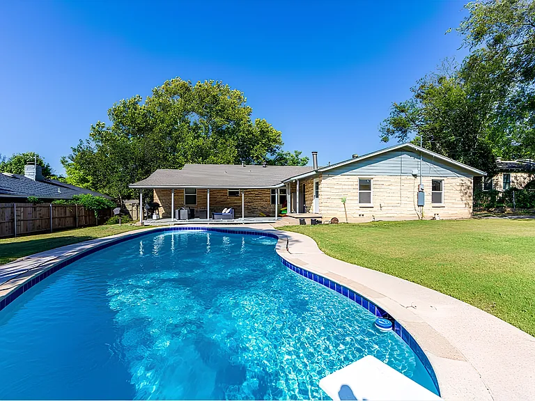 8ft deep pool with automatic robot pool cleaner.