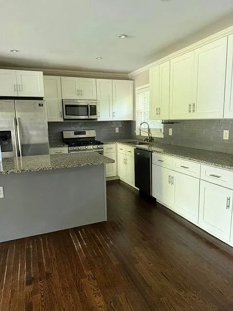 3 bed, 2.5 bath, 1256 sqft, $2,000 — Photo 4