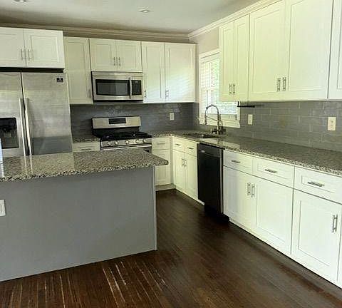 4th image of 3155 Beech Dr