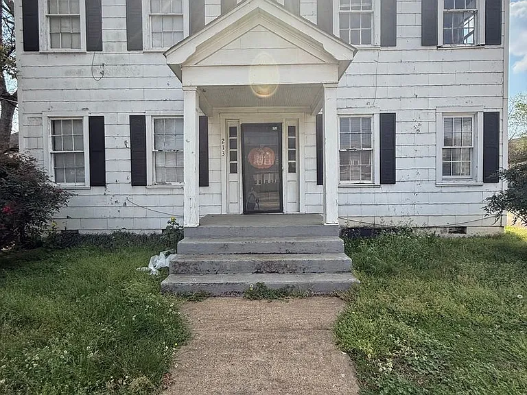 213 Wilson St NE — Photo 1