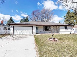 1426 Oak Ridge Dr, Green Bay, WI 54304
