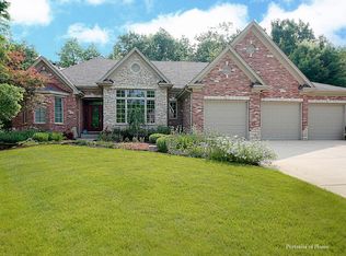 2922 Black Walnut Ln, St Charles, IL 60174