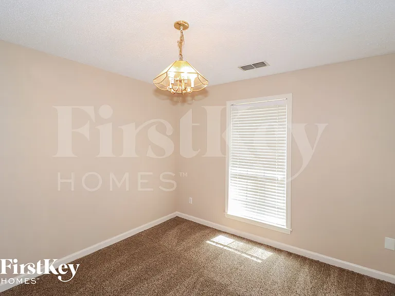 1049 Nolan Ln — Photo 5