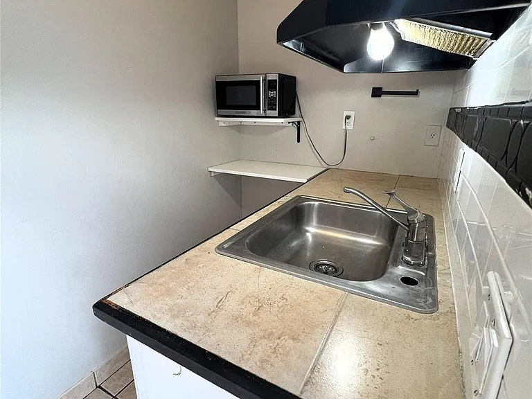 2726 Adams St #3 — Photo 9