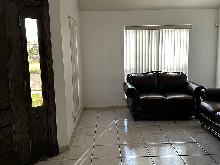 1008 Tanglewood Dr — Photo 4