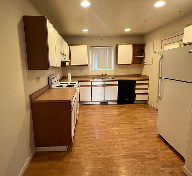 2nd image of 348 Old Fort Rd