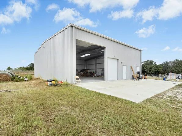 1498 County Road 313, Lexington, TX 78947