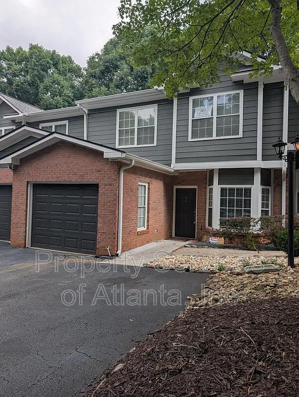 Pine Tree Townhomes — Photo 1