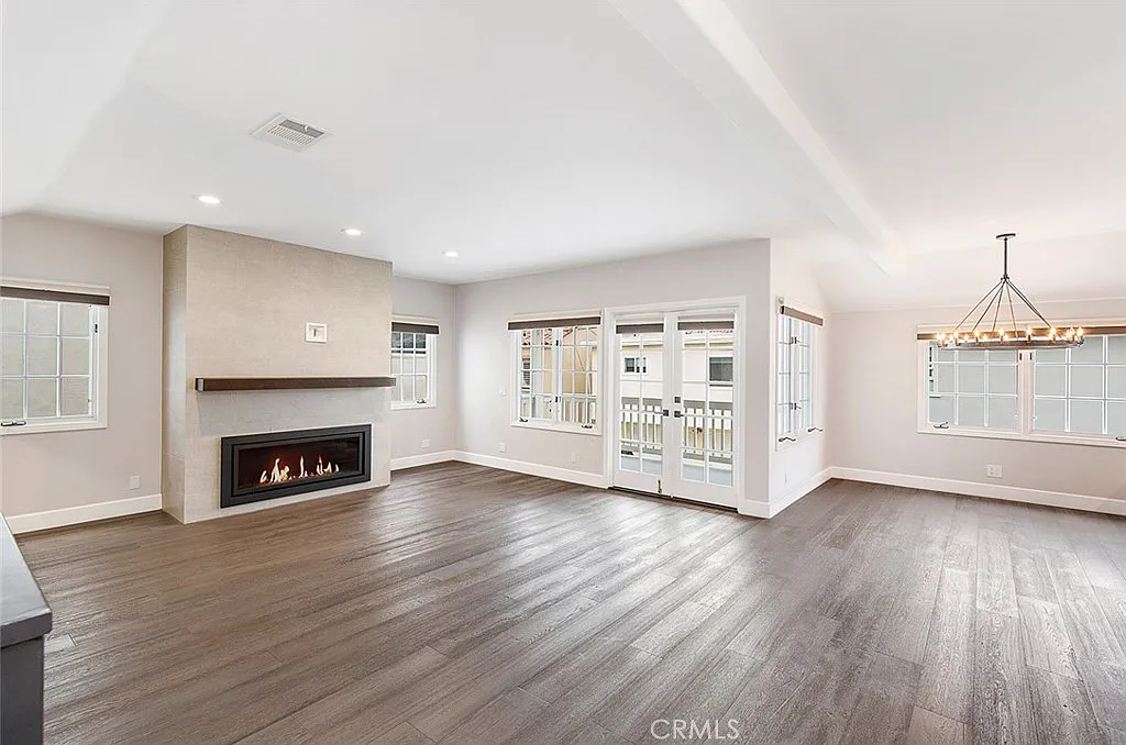 3 bed, 2.5 bath, 1964 sqft, $9,250 — Photo 1