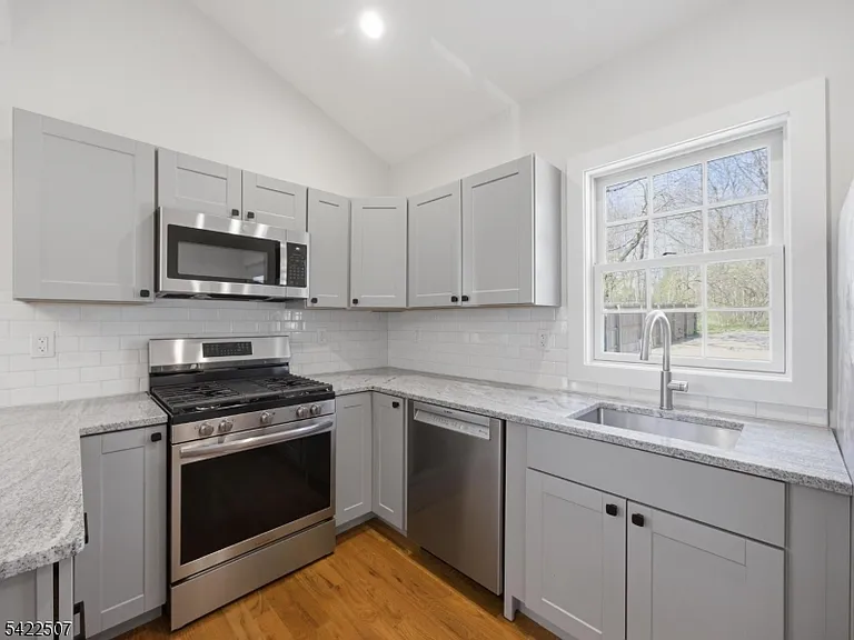 46 W End Ave #LEFT — Photo 8