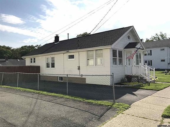 3rd image of 40 Leversee Ave