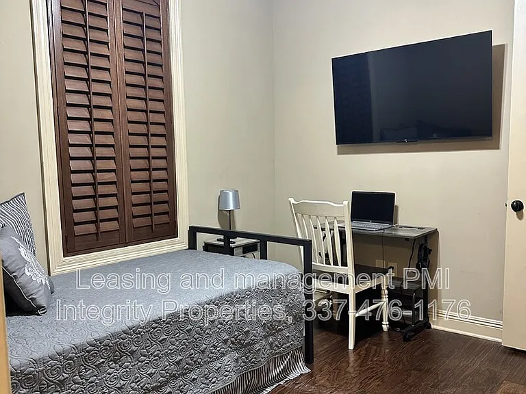 330 Dunvegan Ct — Photo 17
