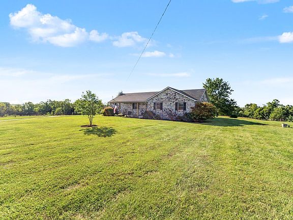 3rd image of 761 Texas Loop Rd