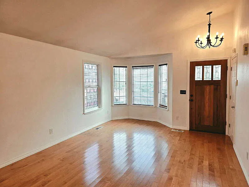 3 bed, 2.0 bath, 1412 sqft, $3,200 — Photo 4