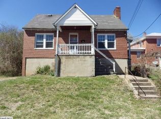 806 Hall St, Staunton, VA 24401