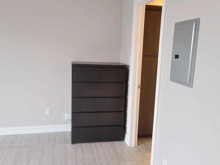 25 Flanders Ct — Photo 3