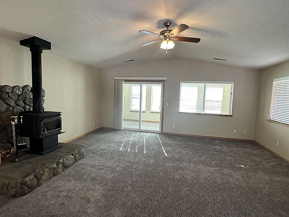 3rd image of 927 Lake Tahoe Blvd