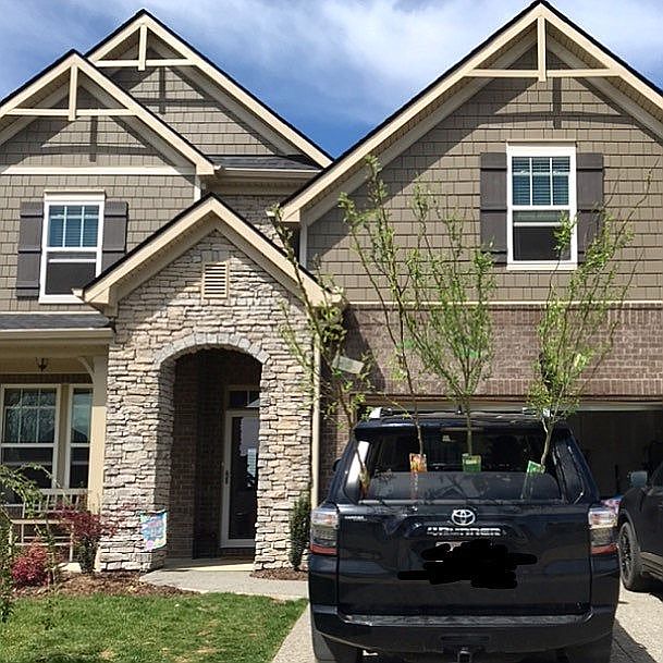 2nd image of 5001 Meadow Knoll Ln