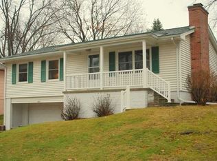 284 Windsor Dr NE, Cedar Rapids, IA 52402