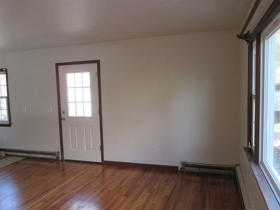 1st image of 17 Main St #3