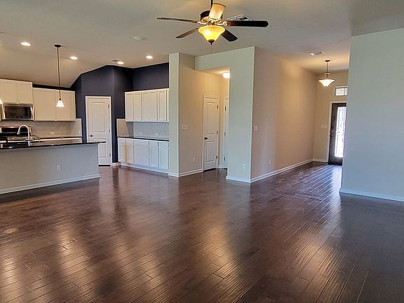 5th image of 105 Headwaters Dr