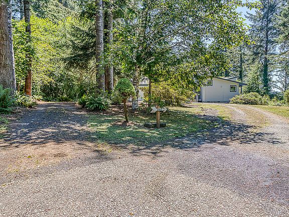 5th image of 2842 N Bayview Rd
