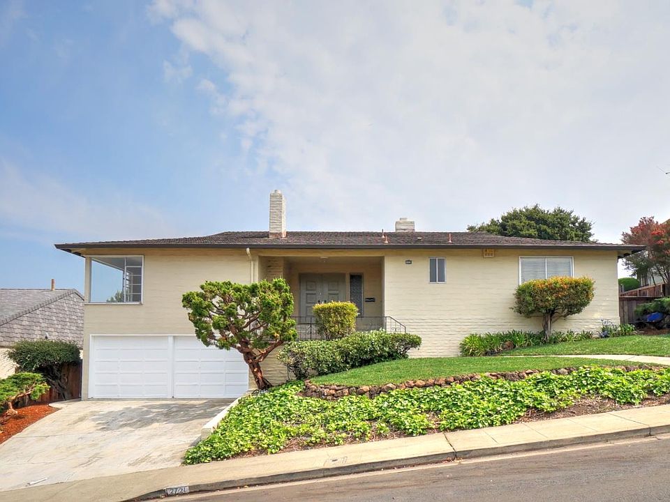 2nd image of 2721 Martinez Dr