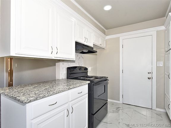 5th image of 301 S Fern Ave