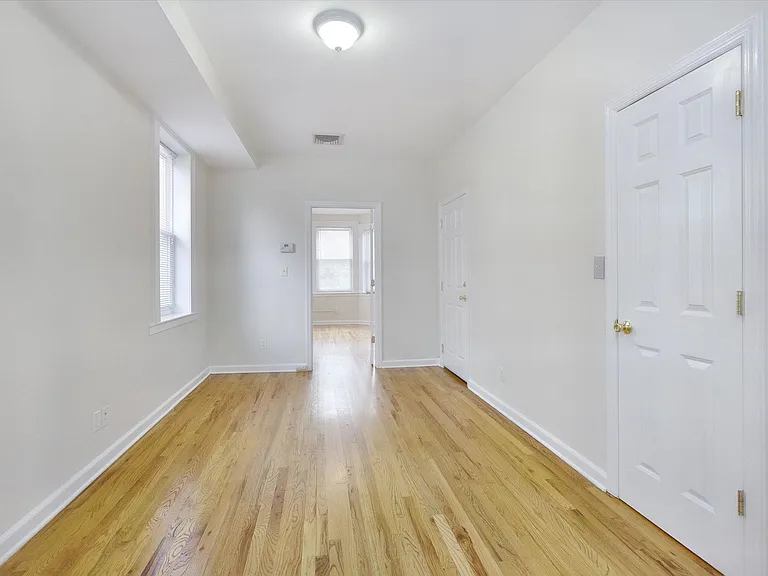 80 Pine St #2 — Photo 7