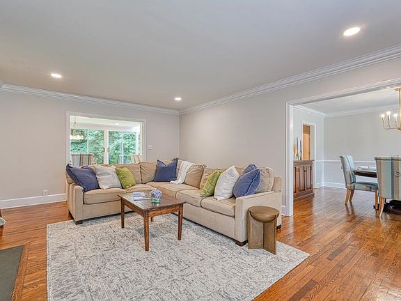 5th image of 136 Eastwood Cir