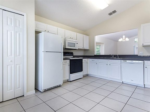 4th image of 2367 Hadley Way