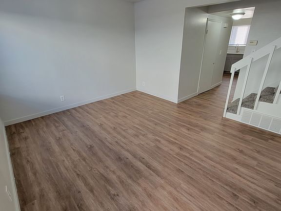 5th image of 586 W Tiffany Town Dr APT 3